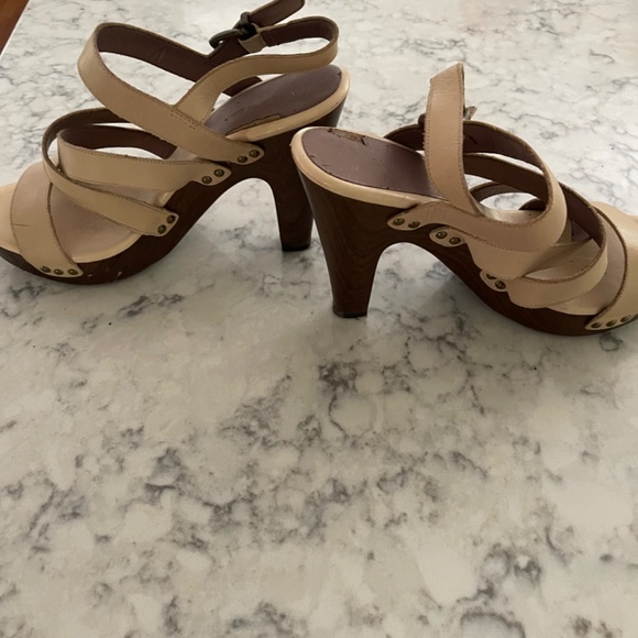 Hive and Honey high heel shoes.  Size 9.5. Color tan. - Picture 3 of 7